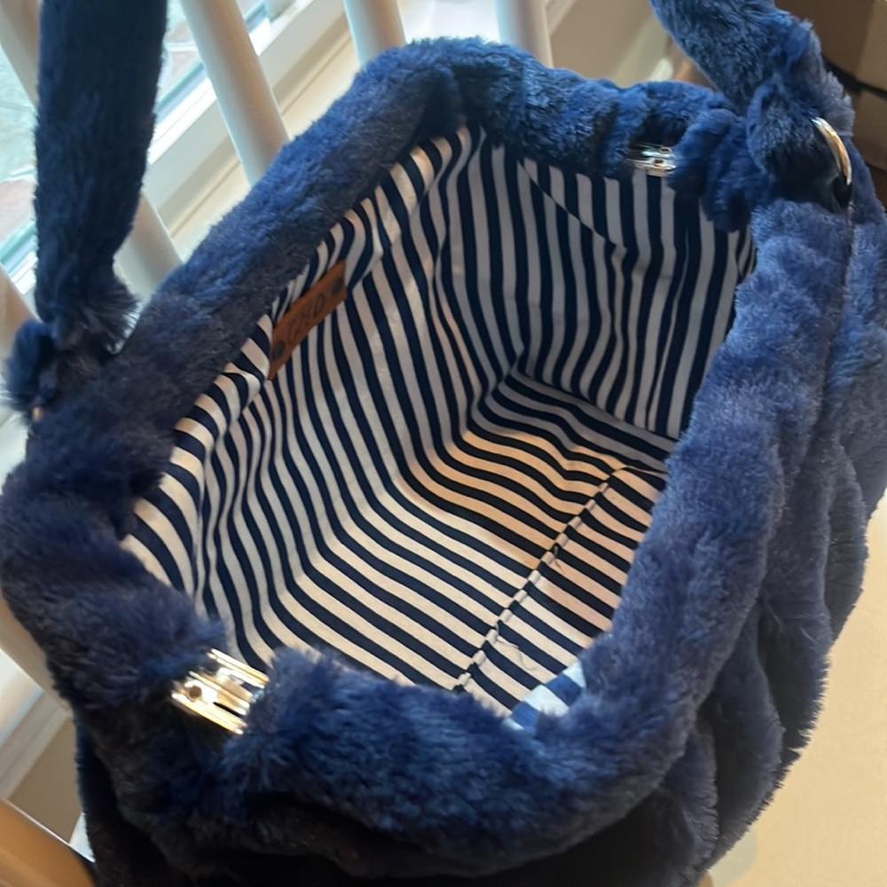 CMD Blue Faux Fur Round Regular Open top, boxy inside- super soft outside - Picture 7 of 12